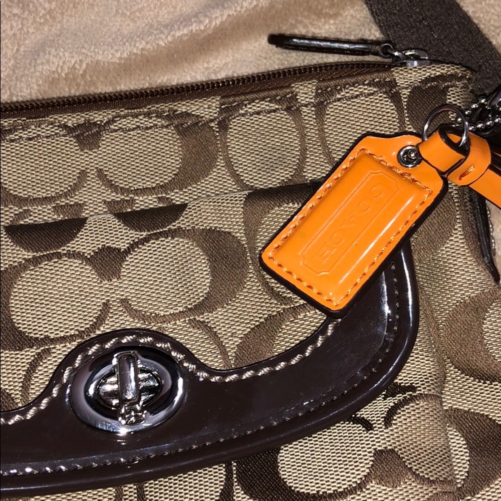 Cross body - Picture 2 of 2